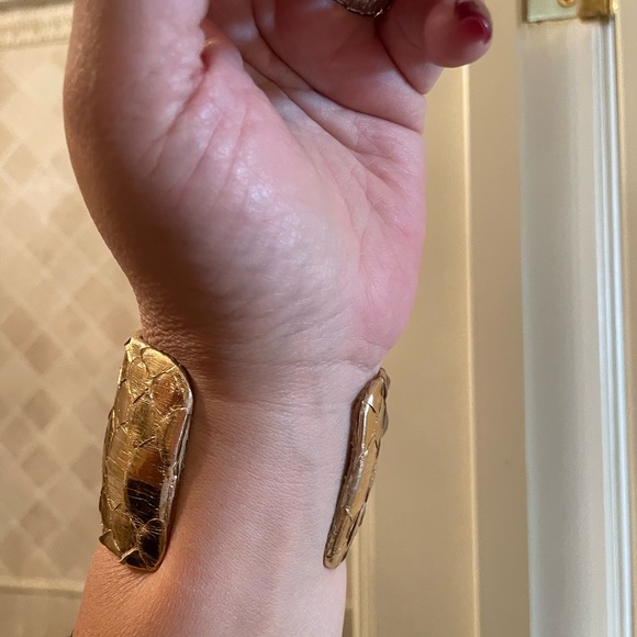 Cuff bracelet - Picture 2 of 3